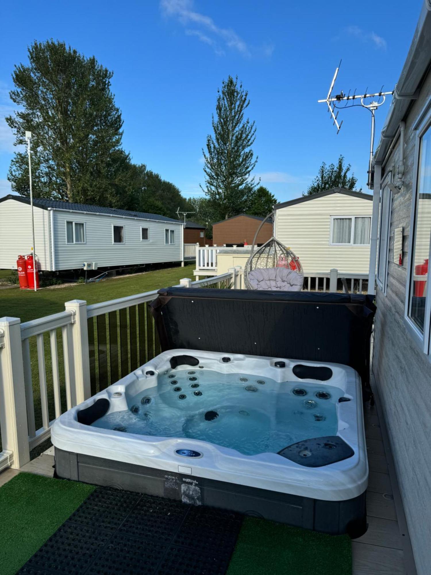 Hot Tub Retreat At Tattershall Lakes Buitenkant foto