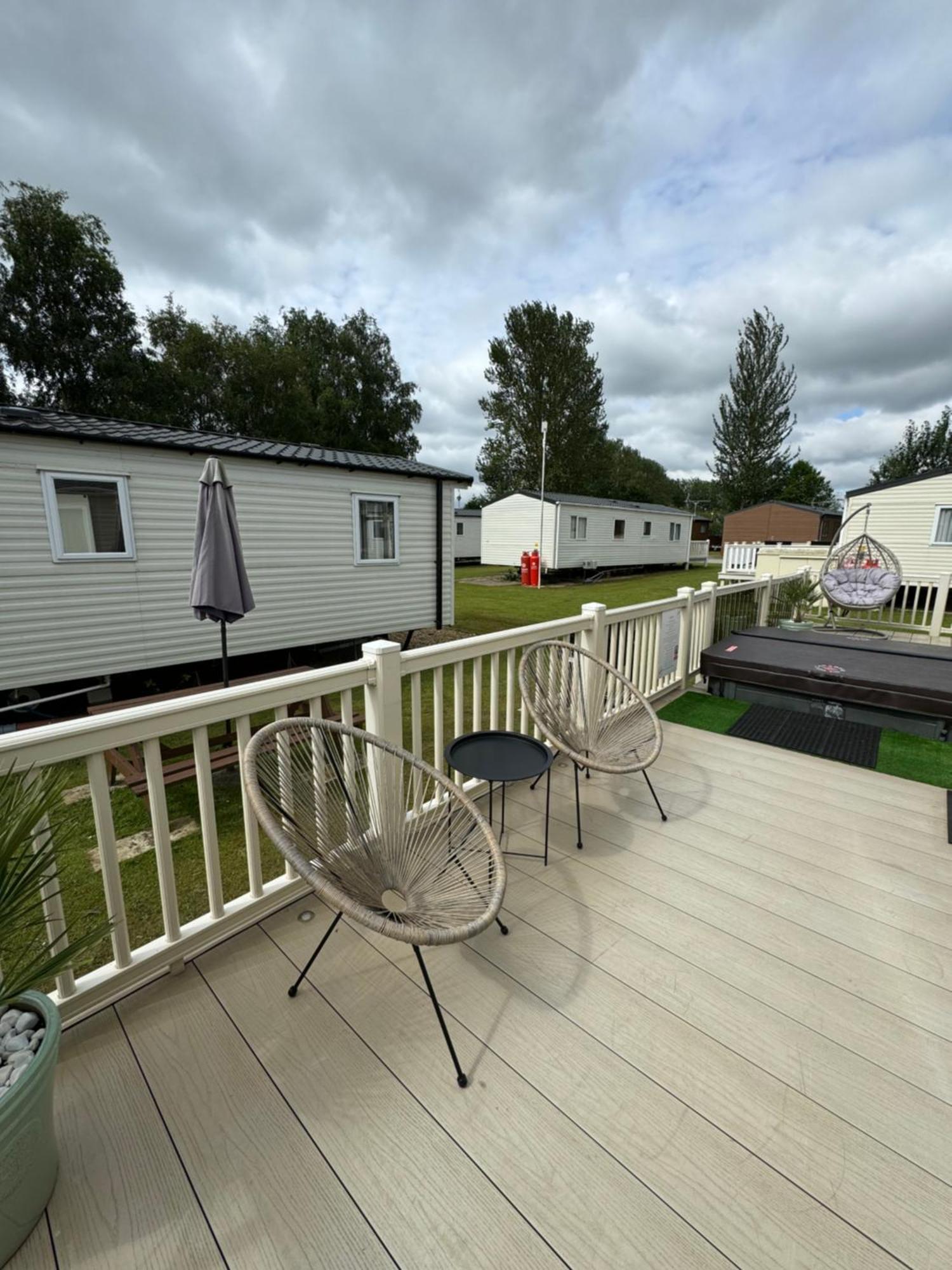 Hot Tub Retreat At Tattershall Lakes Buitenkant foto