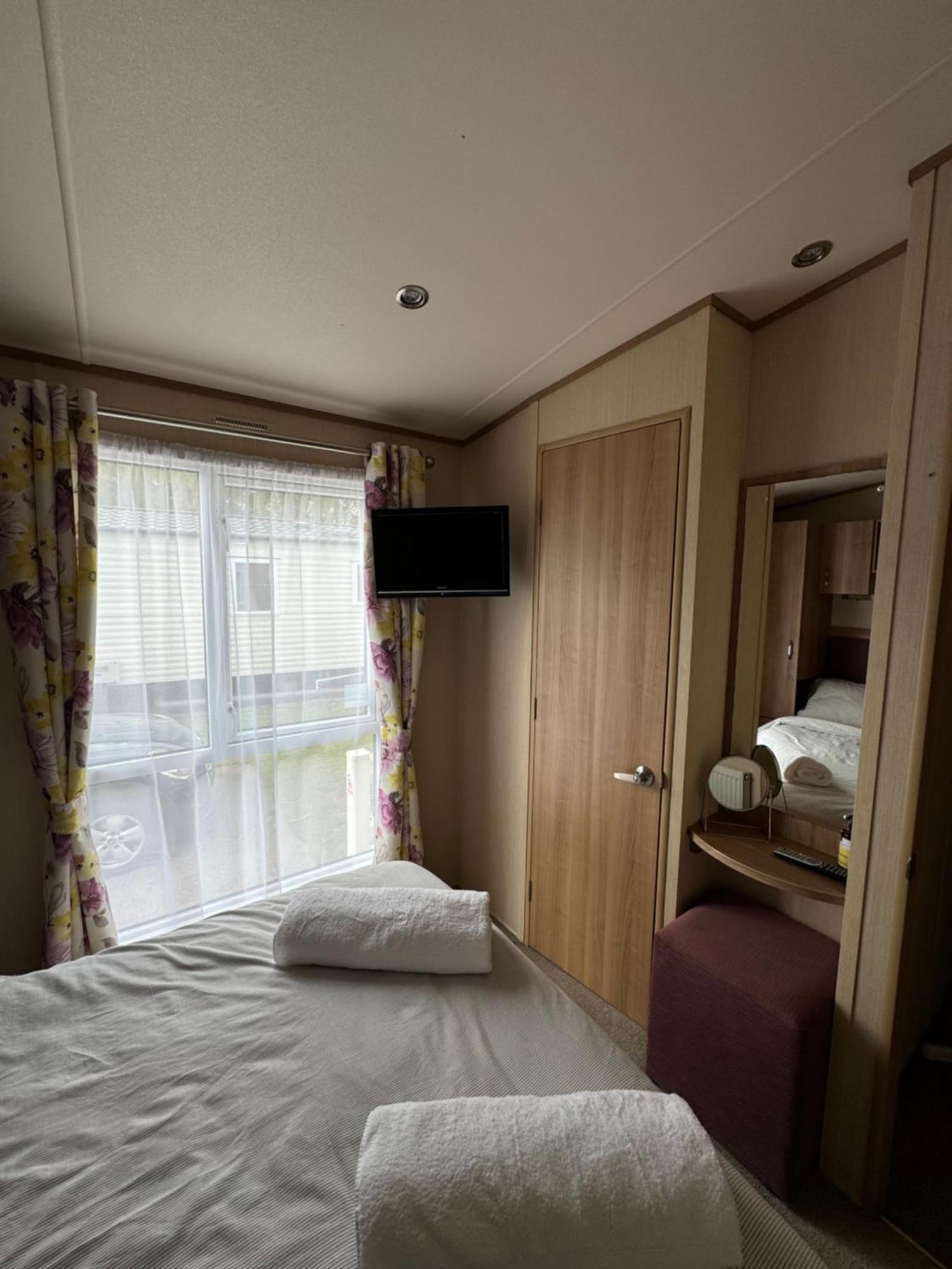 Hot Tub Retreat At Tattershall Lakes Buitenkant foto