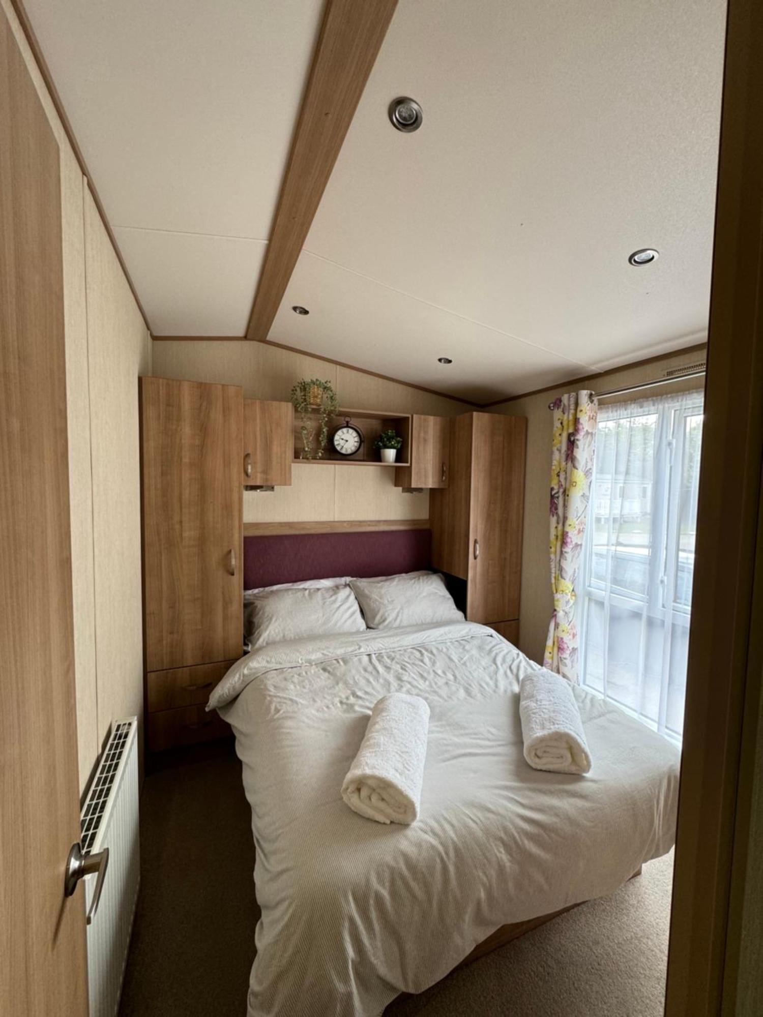 Hot Tub Retreat At Tattershall Lakes Buitenkant foto